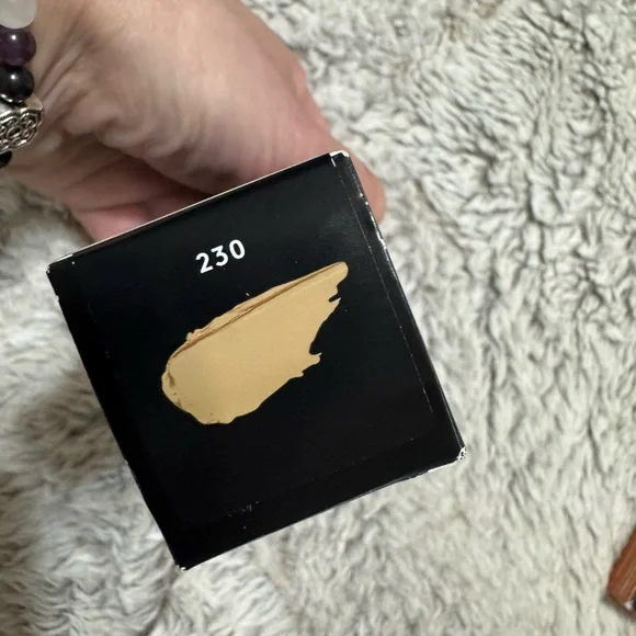 Fenty Beauty Pro Filt'r Soft Matte Foundation - Tan Shade 230 - Picture 3 of 4